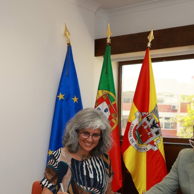 Município de Albufeira no Instagram: "𝗔𝗹𝗯𝘂𝗳𝗲𝗶𝗿𝗮 𝗮𝗽𝗿𝗼𝘅𝗶𝗺𝗮 𝗮 𝗰𝗶𝗲̂𝗻𝗰𝗶𝗮 𝗱𝗮𝘀 𝗲𝘀𝗰𝗼𝗹𝗮𝘀 𝗲 𝗱𝗮 𝗰𝗼𝗺𝘂𝗻𝗶𝗱𝗮𝗱𝗲 🔬Visitas de estudo gratuitas para os alunos do pré-escolar e do 1.º ciclo, atividades científicas nas escolas, exposições itinerantes no concelho e entrada gra